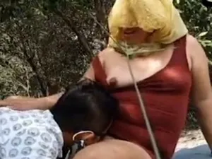 Cặp bà xã ông xã dâm quay clip sex trong rừng