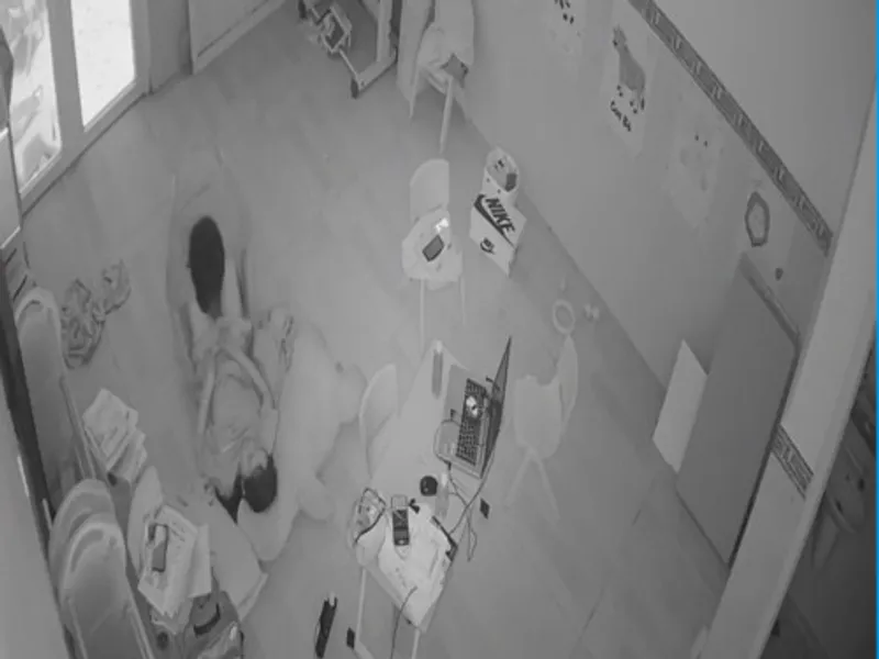Lộ clip trả bài cùng người tình tại phòng khách