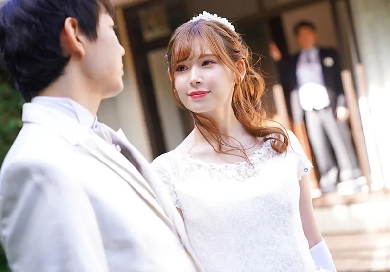 Bố chồng xoạc vợ của con trai ngay sau lễ cưới của con trai